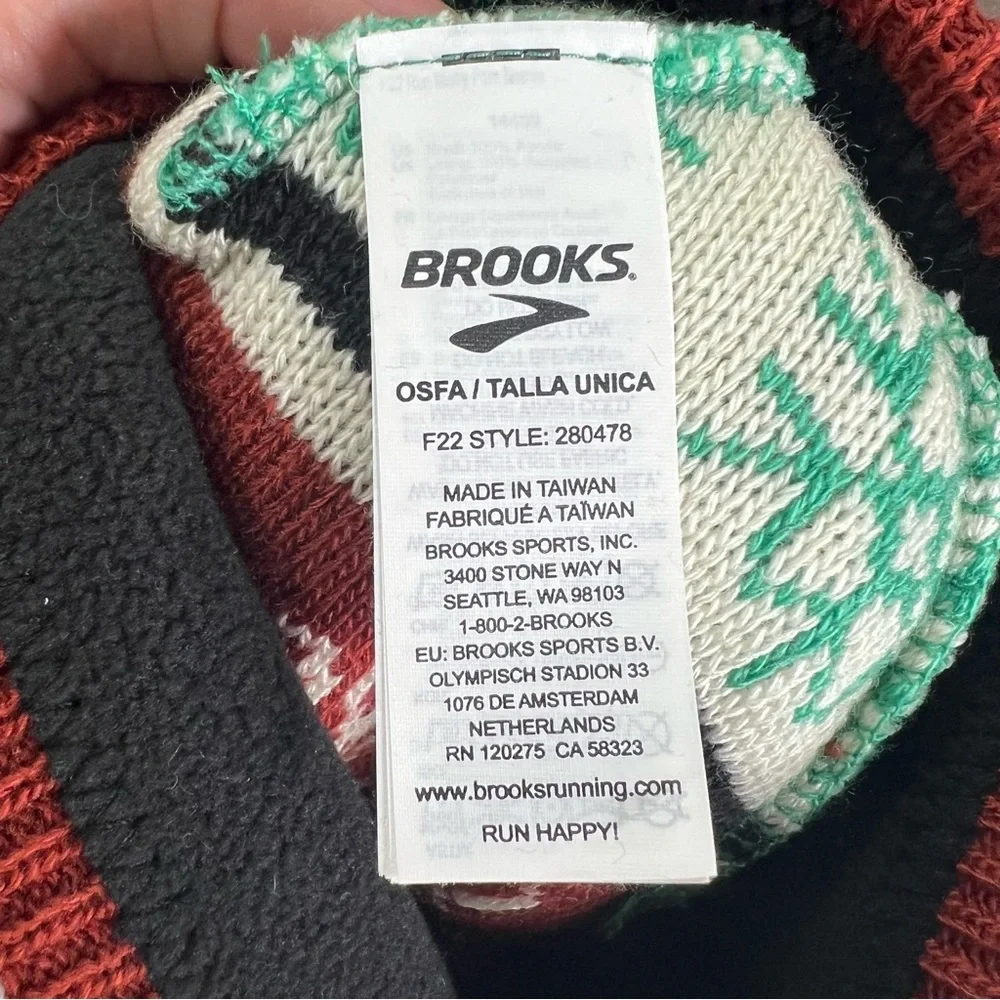Brooks Running Run Merry Pom Beanie Snowmen Winter Hat